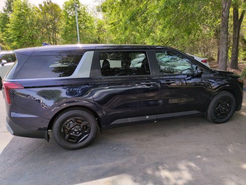 New 2026 Kia Carnival FWD image 8