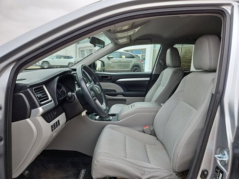 Used 2016 Toyota Highlander Plus image 10