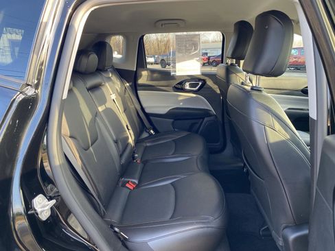 Used 2022 Jeep Compass Limited image 32
