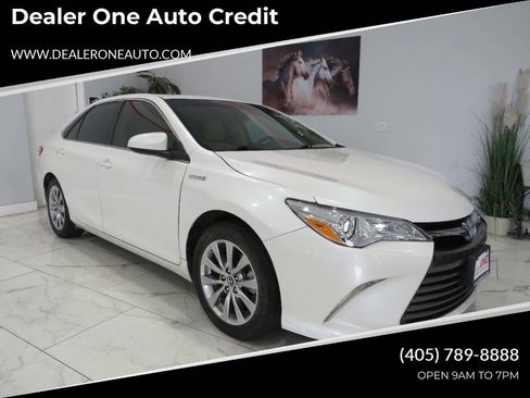 Used 2017 Toyota Camry XLE w/ Moonroof Package image 1