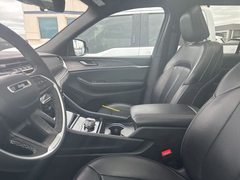Used 2024 Jeep Grand Cherokee Limited w/ Luxury Tech Group II AWD/4WD image 31