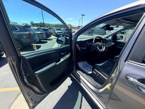 Used 2019 Toyota Sienna SE w/ SE Preferred Package AWD/4WD image 10