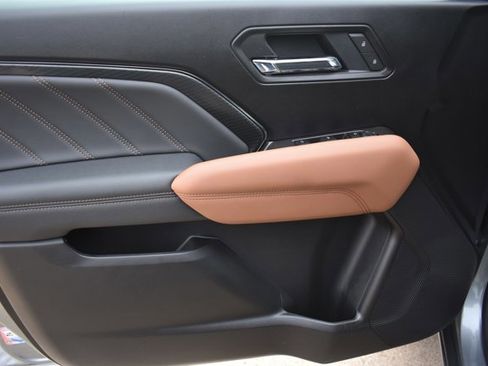 Used 2025 GMC Canyon AT4 image 12