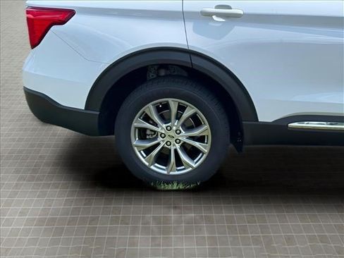 Used 2020 Ford Explorer XLT w/ Equipment Group 202A AWD/4WD image 14