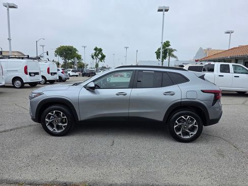 Used 2026 Chevrolet Trax LT FWD image 9