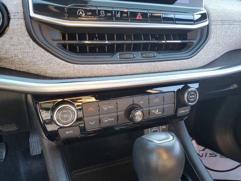 Used 2023 Jeep Compass Latitude image 22