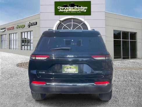 Used 2023 Jeep Grand Cherokee Limited AWD/4WD image 7