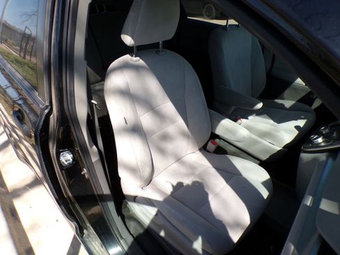 Used 2020 Toyota Sienna L image 22