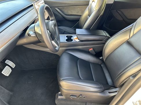 Used 2022 Tesla Model Y Performance image 15
