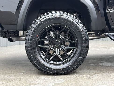 Used 2025 GMC Canyon AT4 w/ AT4X Package image 12