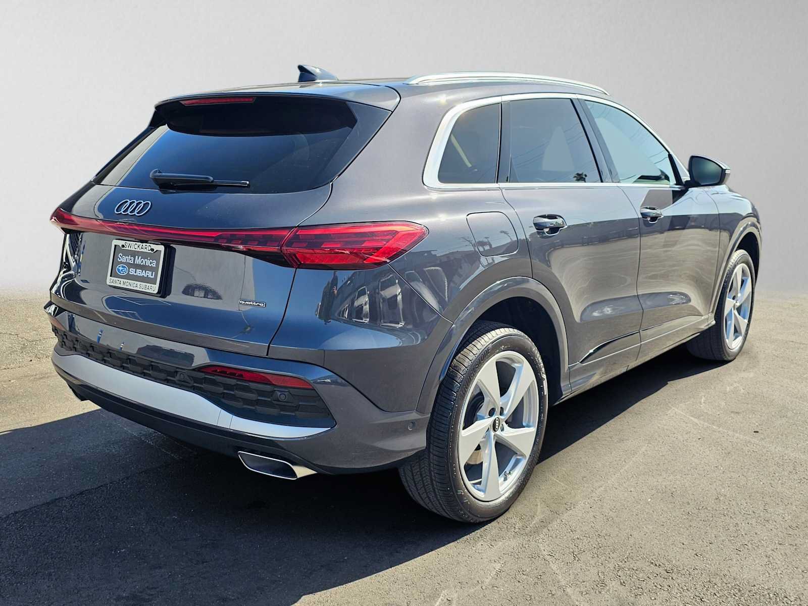 Used 2025 Audi Q5 Premium Plus w/ Premium Plus AWD/4WD image 3