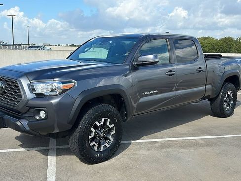 Used 2022 Toyota Tacoma TRD Off-Road AWD/4WD image 10