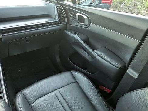 Used 2024 Kia Sorento S FWD image 17
