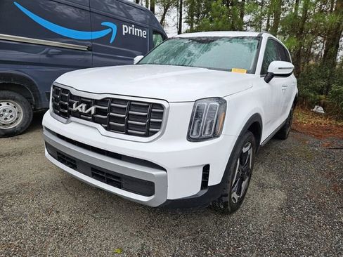 Used 2024 Kia Telluride S image 2