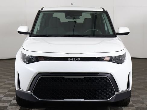 Used 2025 Kia Soul LX FWD image 9