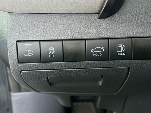 Used 2019 Toyota Camry SE FWD image 16