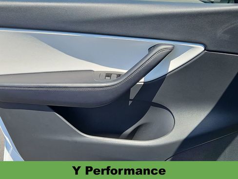 Used 2022 Tesla Model Y Performance AWD/4WD image 29
