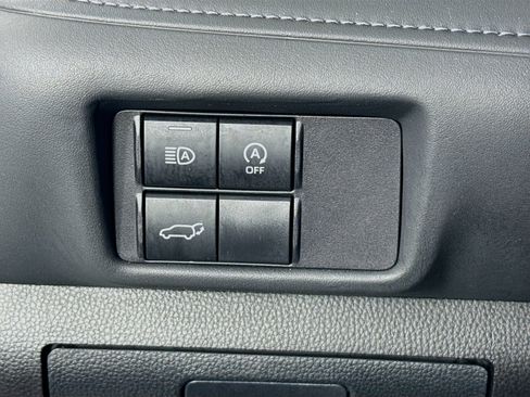 Certified 2024 Toyota Highlander LE image 11