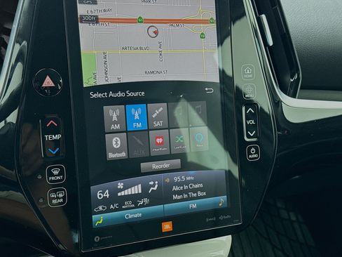 Used 2019 Toyota Prius Prime Advanced w/ Carpet Mat Package FWD image 11