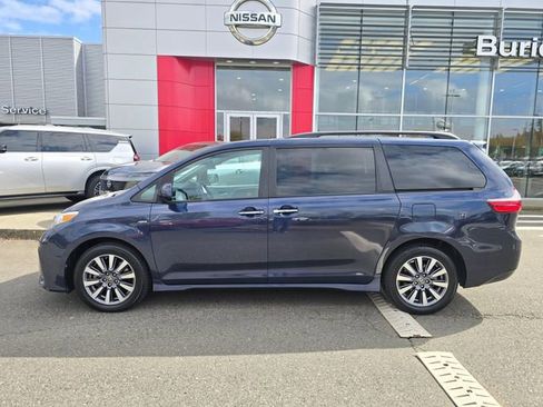 Used 2020 Toyota Sienna XLE w/ XLE Navigation Package AWD/4WD image 12