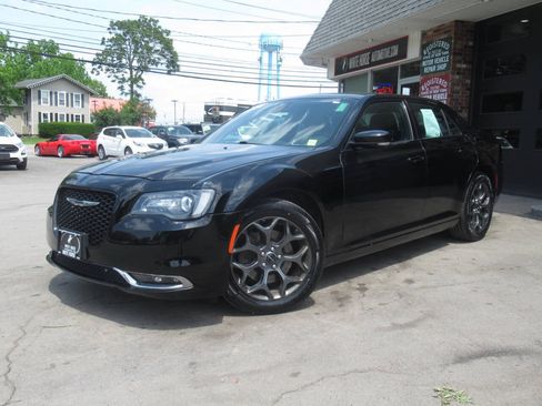 Used 2018 Chrysler 300 S w/ 300S Premium Group AWD/4WD image 30