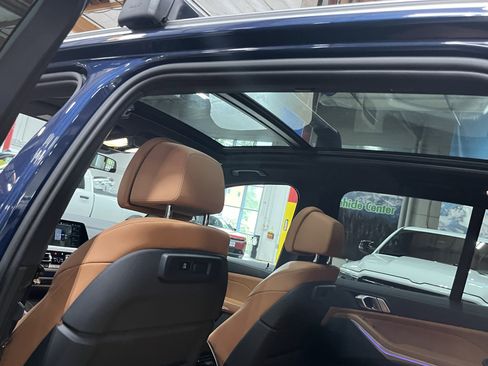 Used 2022 BMW X5 xDrive40i AWD/4WD image 16