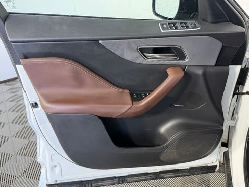 Used 2018 Jaguar F-PACE S image 12