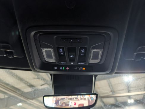 Used 2024 GMC Sierra 2500 Denali Ultimate AWD/4WD image 14