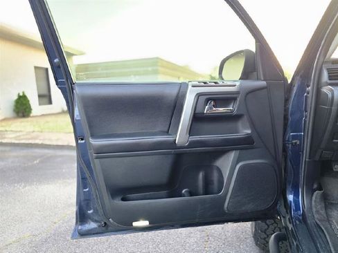 Used 2016 Toyota 4Runner SR5 image 31