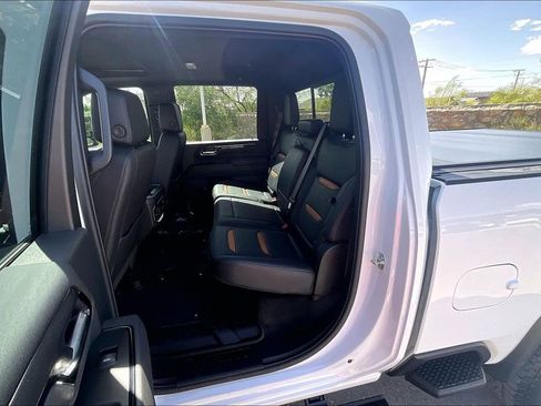 Used 2025 GMC Sierra 2500 AT4 w/ AT4 Premium Plus Package AWD/4WD image 27