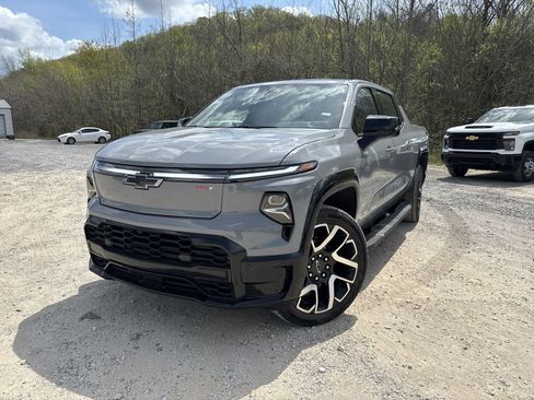 Used 2025 Chevrolet Silverado EV RST image 4