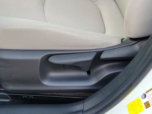 Used 2020 Toyota Corolla LE image 20