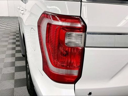 Used 2019 Ford Expedition XLT w/ Equipment Group 201A AWD/4WD image 34