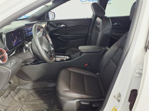 Used 2025 Chevrolet Trax RS w/ Sunroof Package FWD image 13