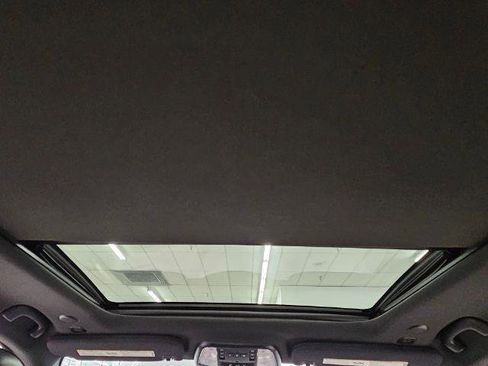 Used 2018 Jeep Grand Cherokee Overland AWD/4WD image 37