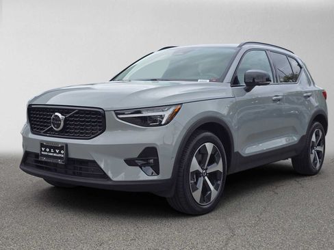 Used 2026 Volvo XC40 B5 Plus w/ Protection Package Premier AWD/4WD image 7
