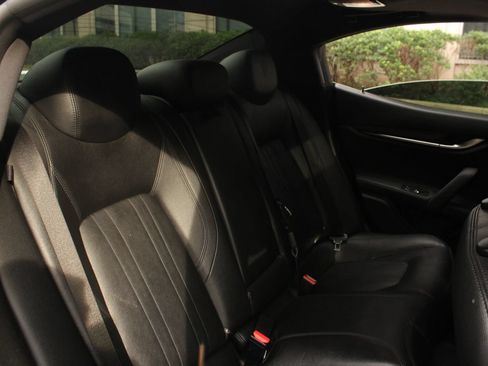 Used 2019 Maserati Ghibli S Q4 AWD/4WD image 23