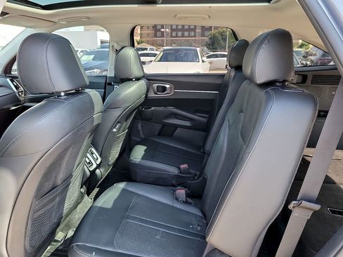 Used 2021 Kia Sorento EX w/ Panoramic Sunroof Package AWD/4WD image 13