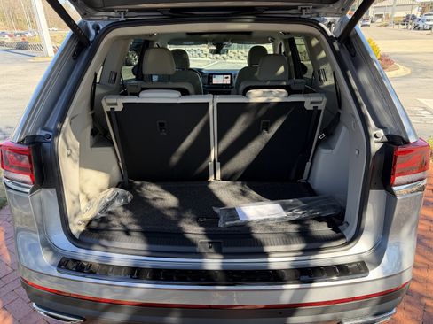 New 2026 Volkswagen Atlas SE FWD image 9