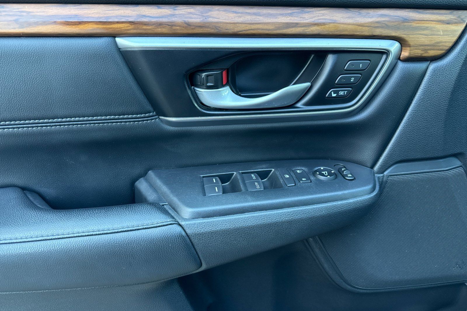 Used 2022 Honda CR-V Touring image 11