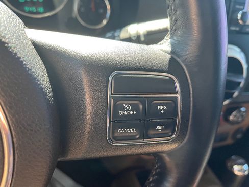 Used 2014 Jeep Wrangler Unlimited Sahara w/ Connectivity Group AWD/4WD image 18