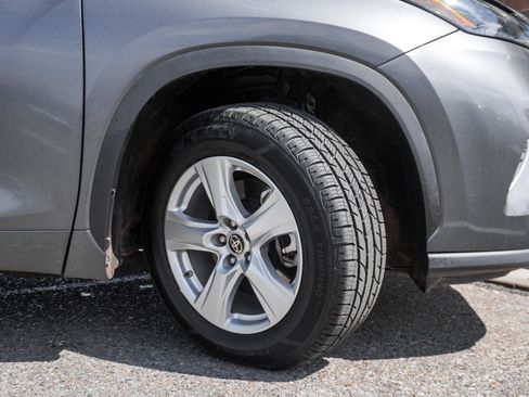 Used 2022 Toyota Highlander LE image 13