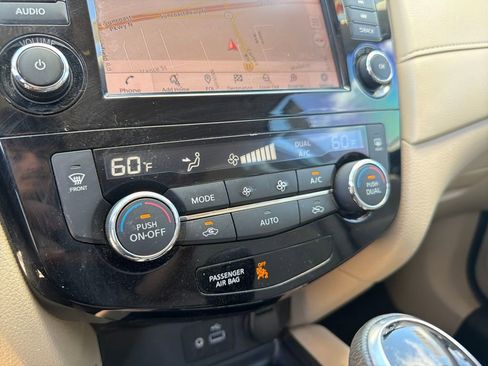 Used 2018 Nissan Rogue SV w/ Premium Package FWD image 37