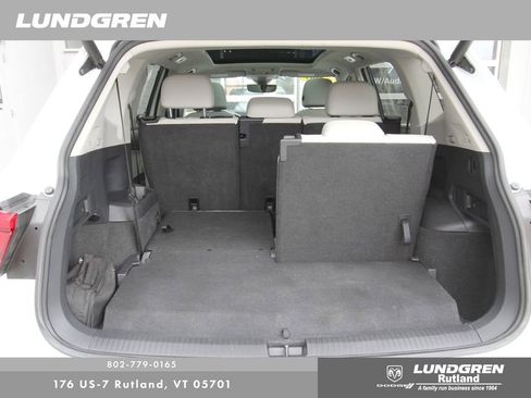 Used 2020 Volkswagen Tiguan SEL w/ 3rd Row Seat Package image 43