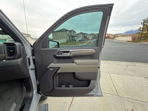 Used 2025 Chevrolet Silverado 1500 ZR2 w/ Technology Package image 9