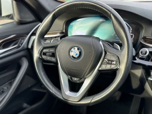 Used 2023 BMW 530e xDrive image 18