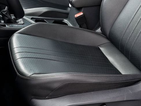 Used 2022 Volkswagen Tiguan SE image 18