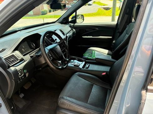 Used 2023 Honda Passport Elite image 16