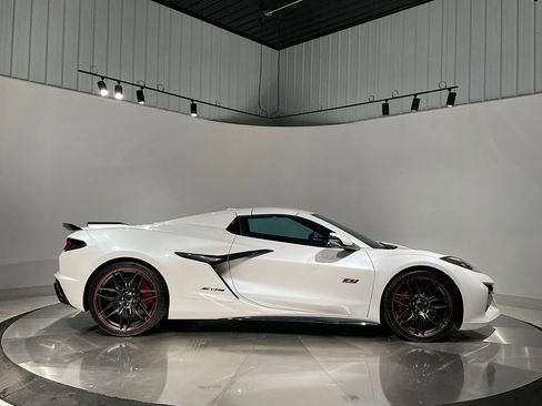 Used 2023 Chevrolet Corvette Z06 RWD image 4