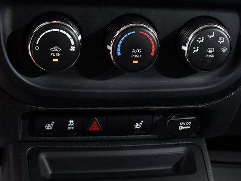 Used 2015 Jeep Patriot Latitude AWD/4WD image 30